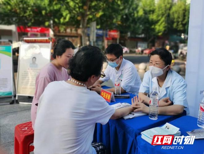 武陵区府坪街道举行大型健康教育咨询活动